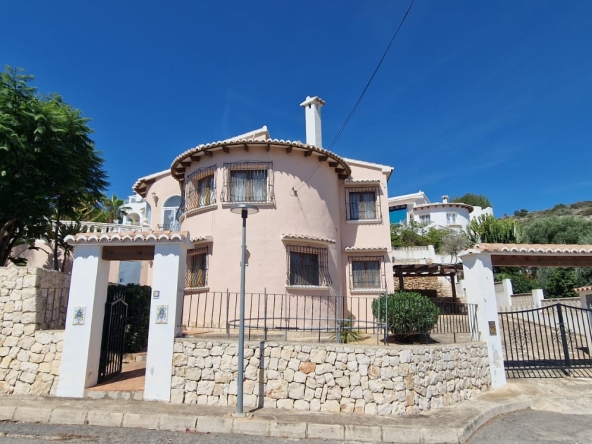 Spacious 5-Bedroom Villa in Quiet Urbanisation Les Fonts